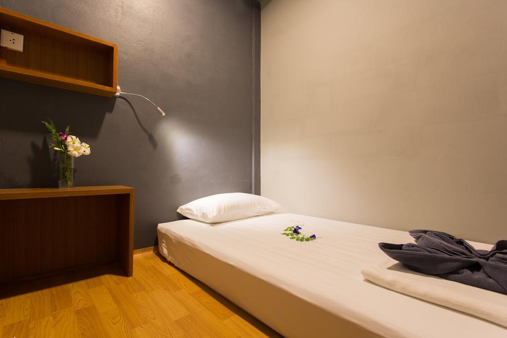 Holiday Station Hostel Крабі Екстер'єр фото