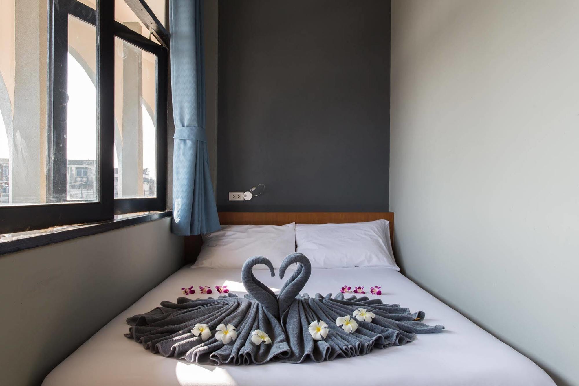 Holiday Station Hostel Крабі Екстер'єр фото