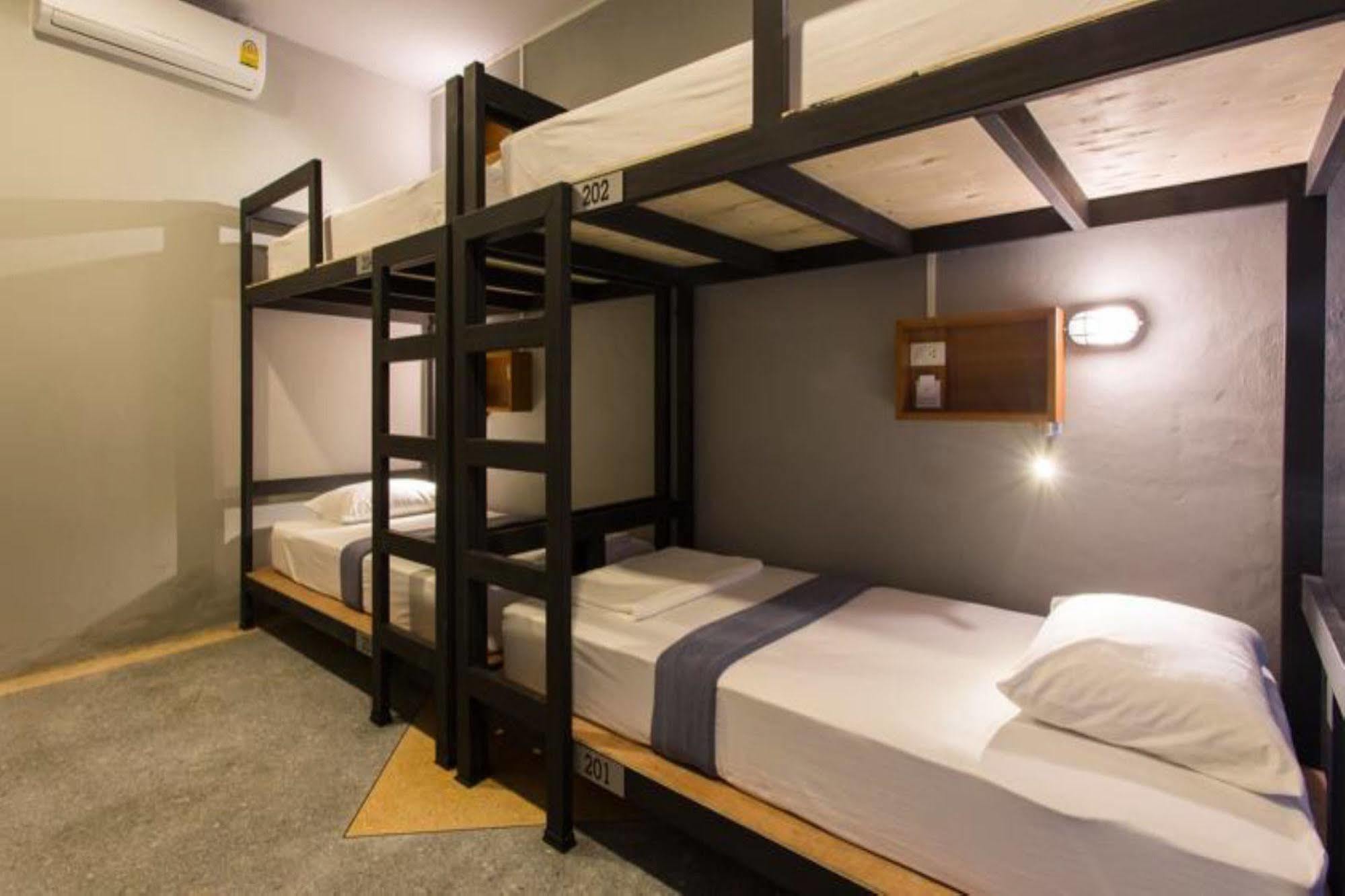 Holiday Station Hostel Крабі Екстер'єр фото