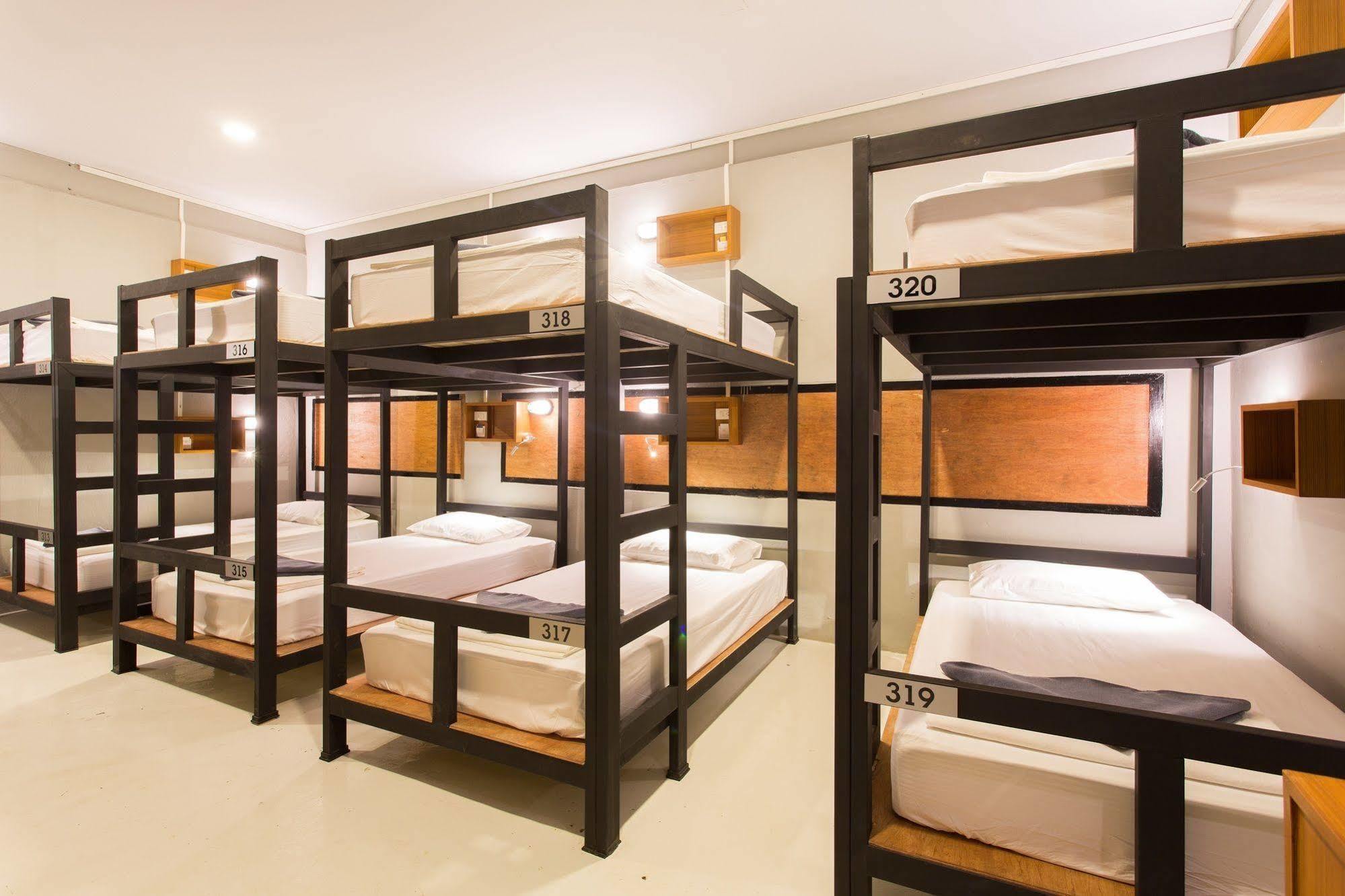 Holiday Station Hostel Крабі Екстер'єр фото